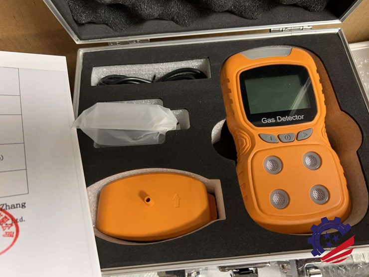 unused-lot-of-8-portable-gas-detectors-with-metal-carrying-cases-image-1