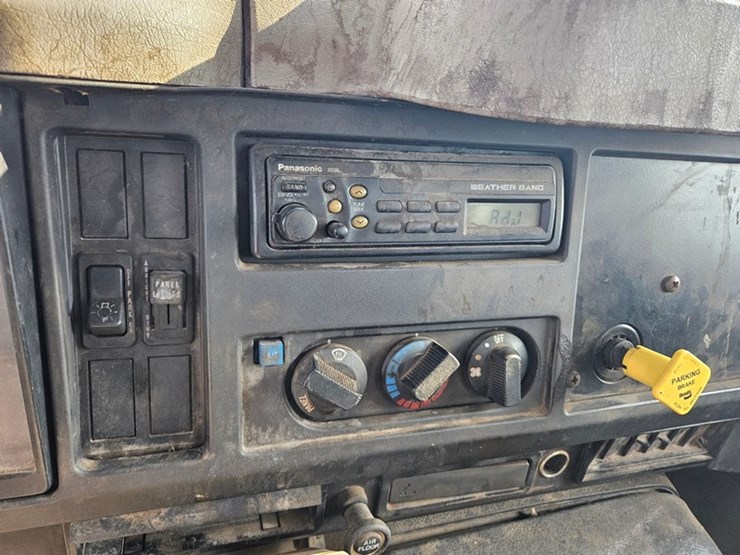 2000-international-4900-image-32