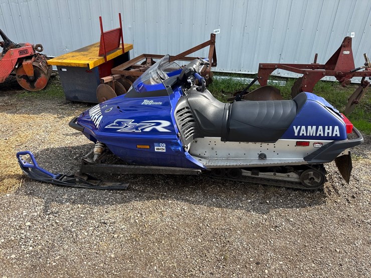 #703-•-2000-yamaha-sxr-700-triple-snowmoble-image-2
