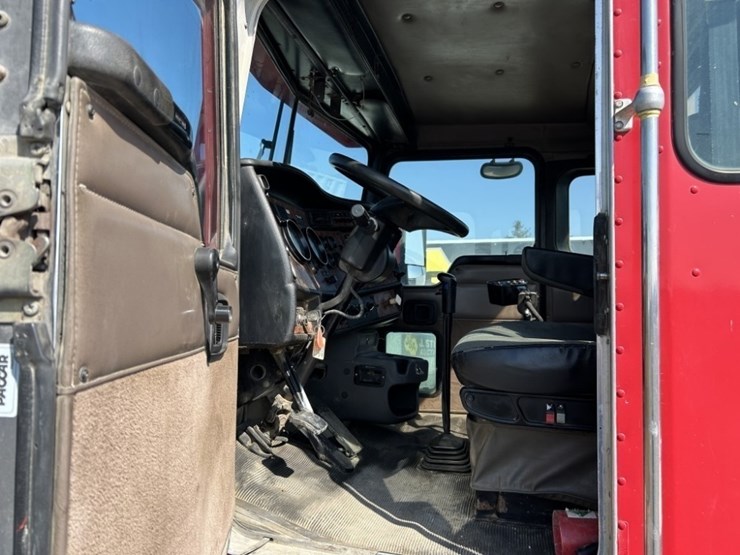 2005-kenworth-w900-image-12
