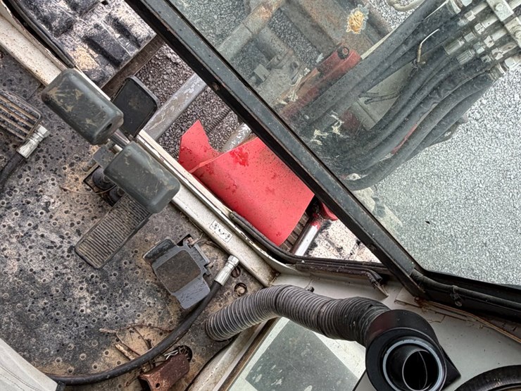 2007-takeuchi-tb135-image-26