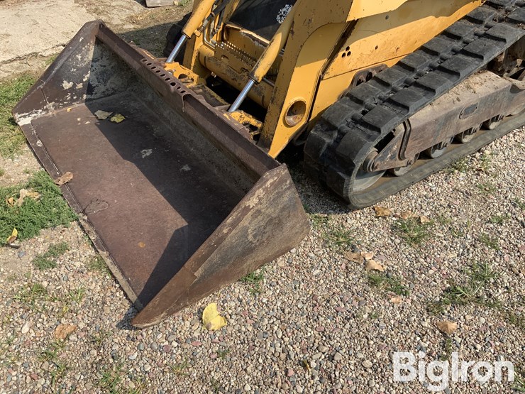 2006-deere-ct322-image-9