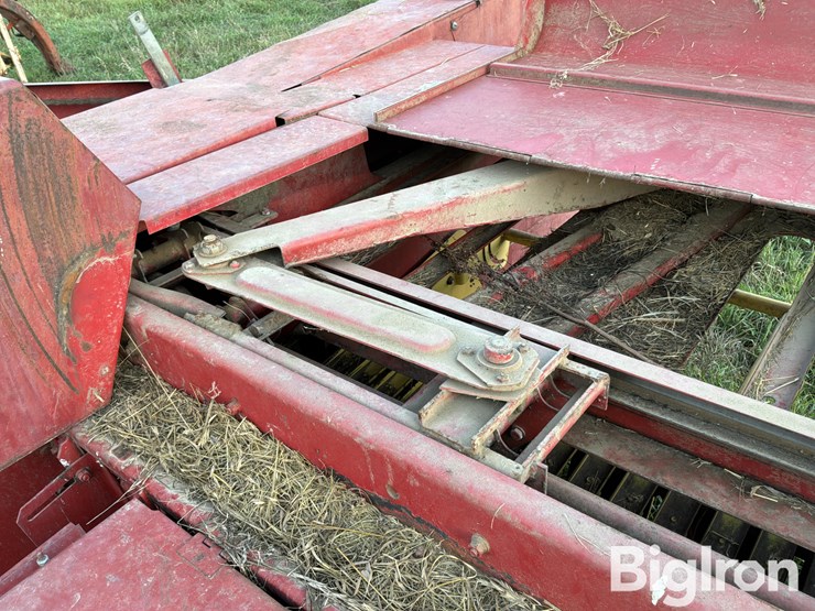 new-holland-hayliner-273-image-15