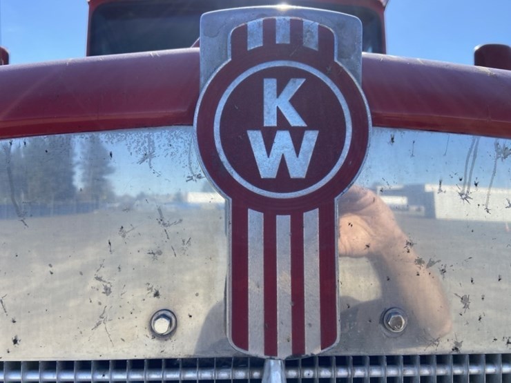 2004-kenworth-w900-image-9