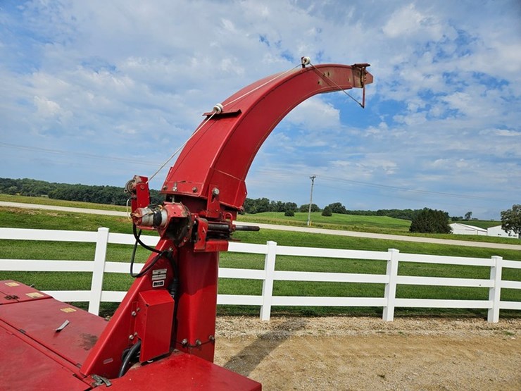 2018-new-holland-790-image-25