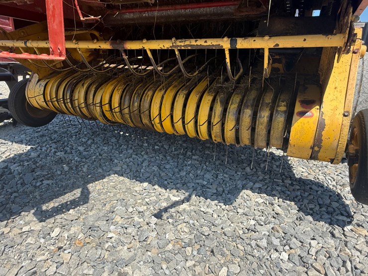 new-holland-658-image-5