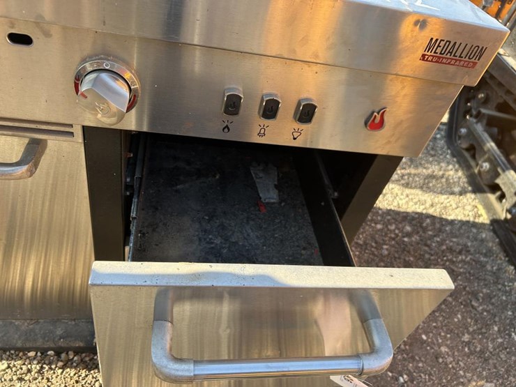 #206-•-5---piece-char-broil-medallion-outdoor-kitchen-image-6