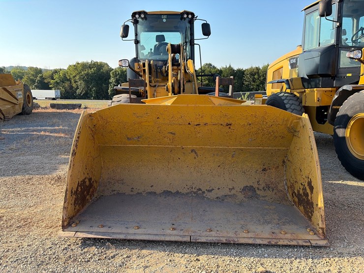 2015-caterpillar-924k-image-13