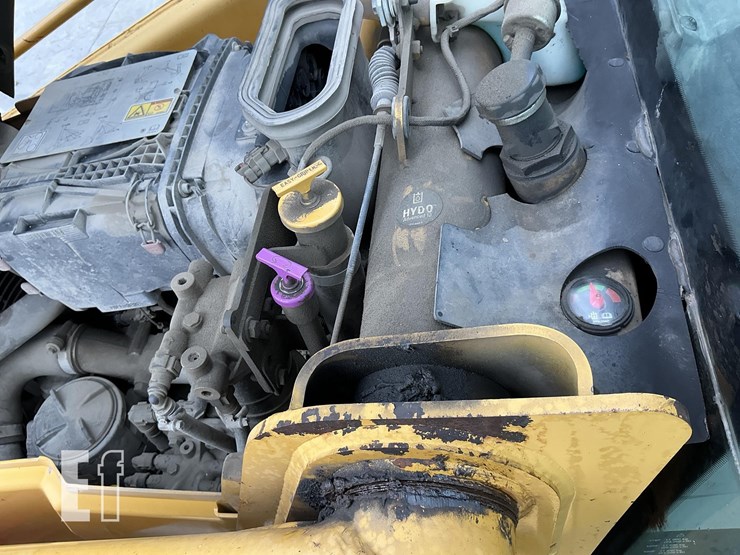 2015-caterpillar-416f-image-19