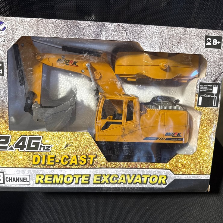 #1029 • Remote control crane truck