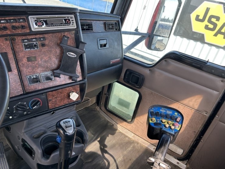 2005-kenworth-w900-image-14
