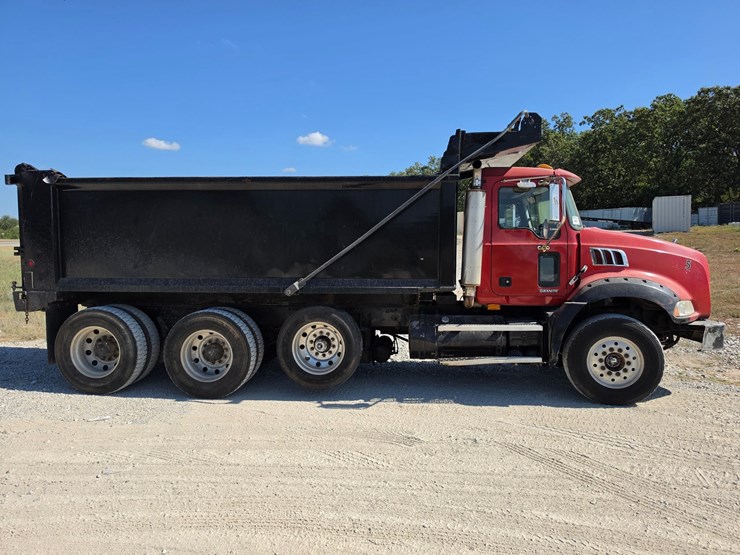 #26510-•-2006-mack-ct713-triaxle-dump-truck-image-12