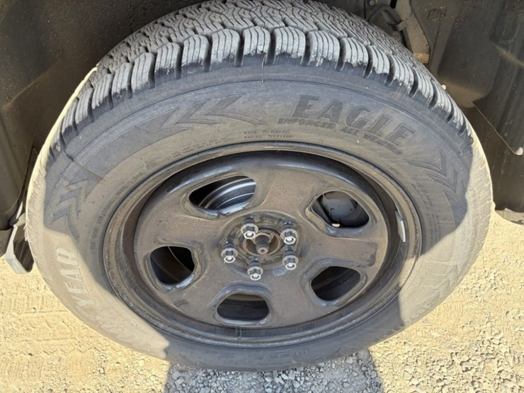 2016-ford-explorer-image-26