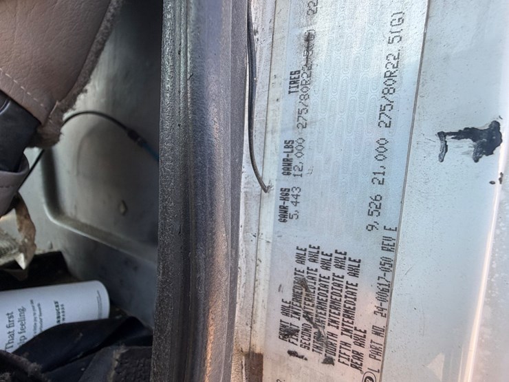 1997-freightliner-fl112-image-25
