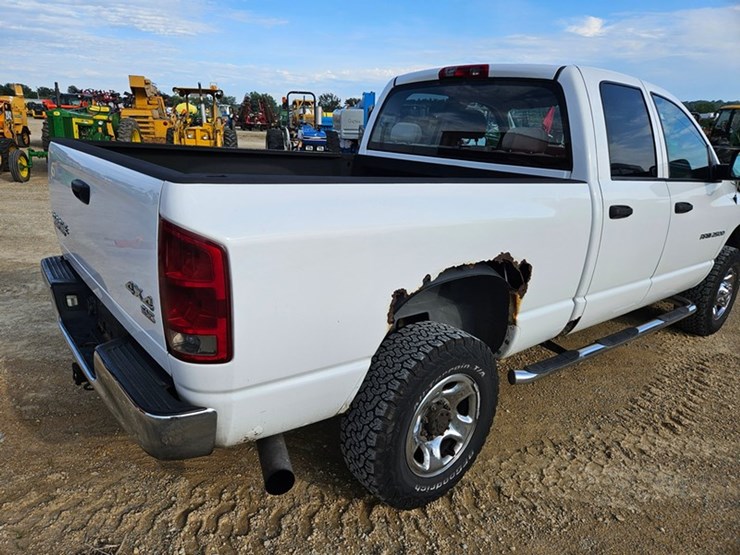 2004-dodge-ram-2500-image-21