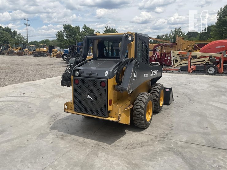 2016-deere-318e-image-4