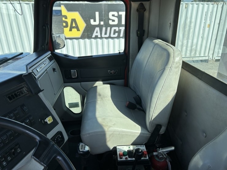 2015-western-star-4900sb-image-19