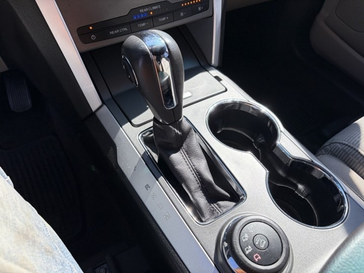 2015-ford-explorer-xlt-image-30