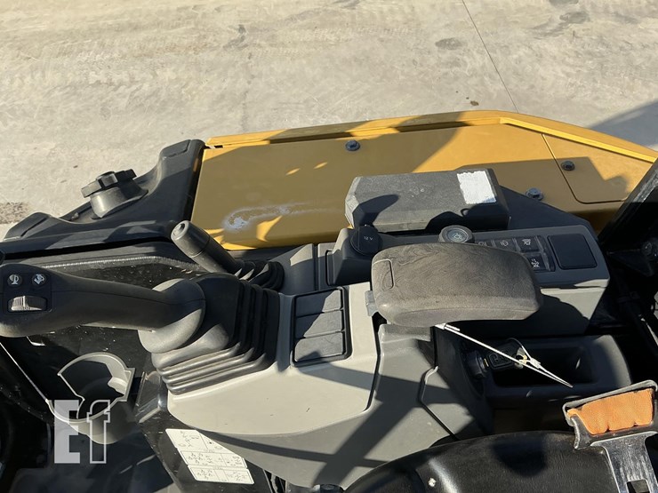 2022-caterpillar-302.7cr-image-10