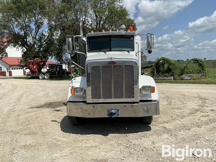 2015-peterbilt-365-image-2