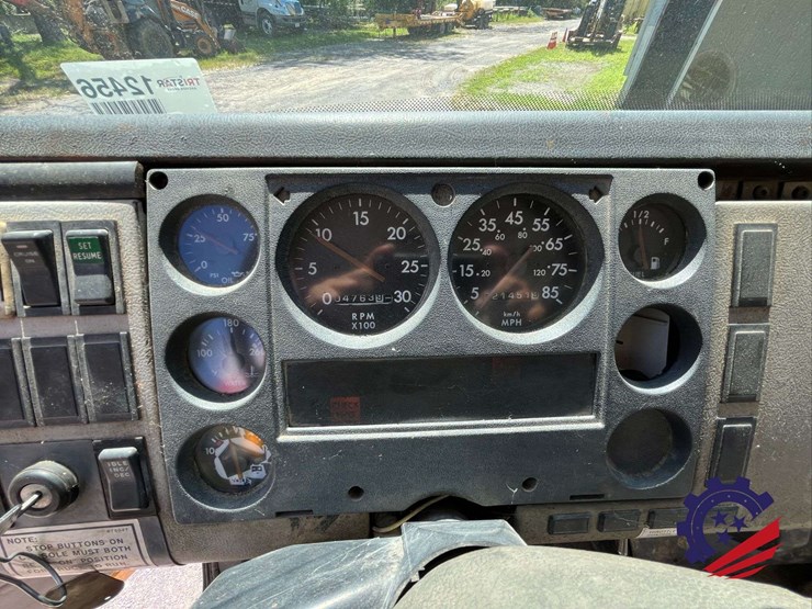 1999-freightliner-fl70-image-80