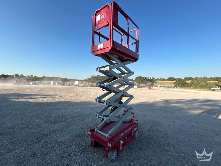 mec-scissor-lift-image-3