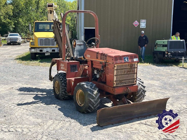 2001-ditch-witch-3700-image-9