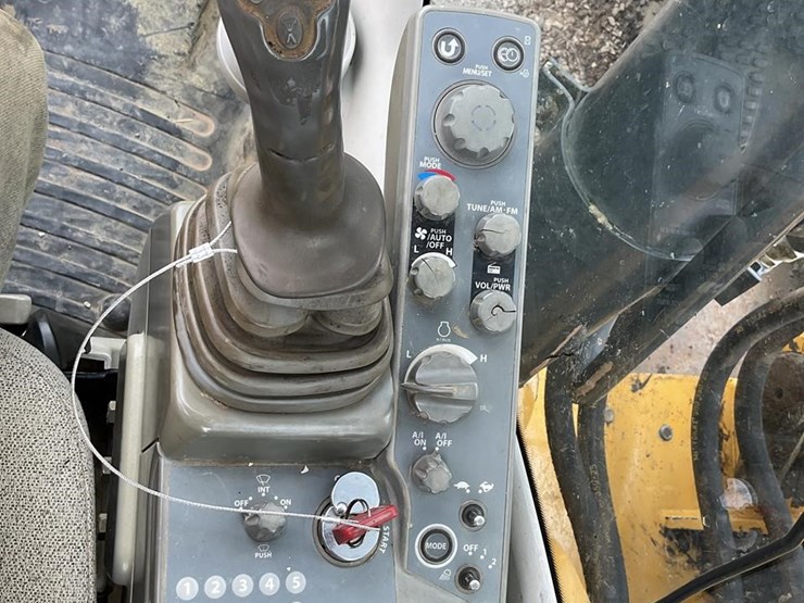 2015-deere-350g-lc-image-15