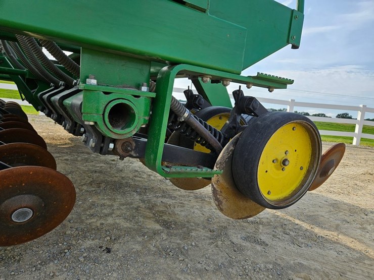 john-deere-750-image-40