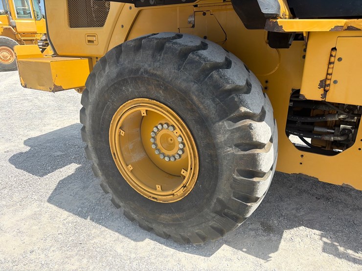 2015-caterpillar-924k-image-12
