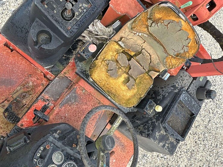 2012-ditch-witch-rt80-image-29