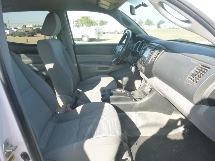 2013-toyota-tacoma-image-18