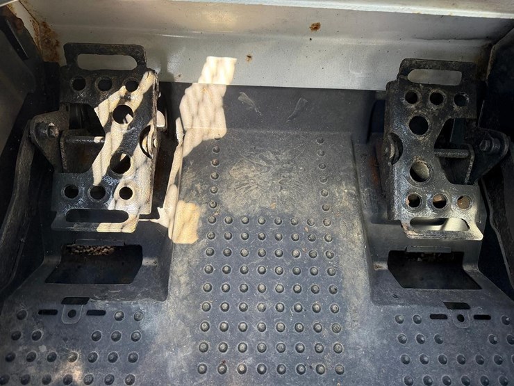 2019-bobcat-t595-image-21
