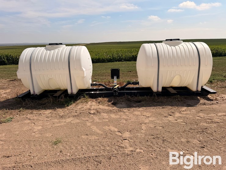 1000-gal-saddle-tanks-w/case-ih-mounting-brackets-image-2