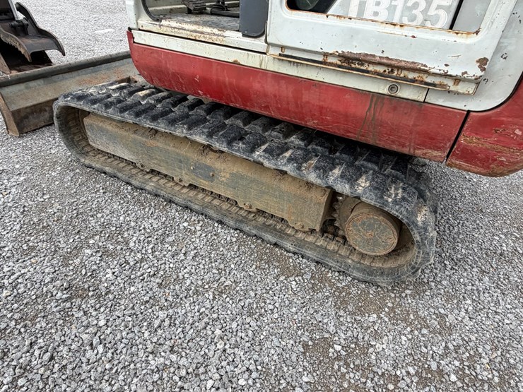 2007-takeuchi-tb135-image-6