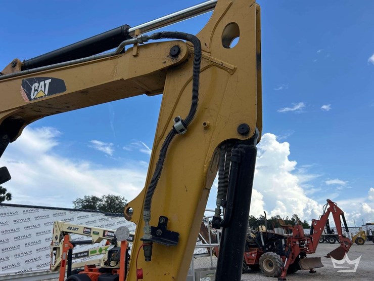 2018-caterpillar-305.5e2-image-9