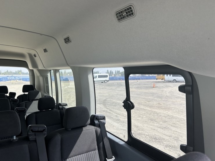 2017-ford-transit-image-24
