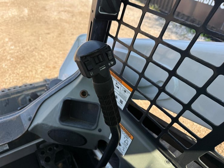 2019-bobcat-t595-image-22