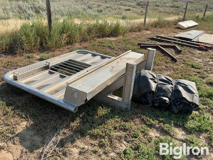 merritt-headache-rack-w/chains-and-tarp-image-3