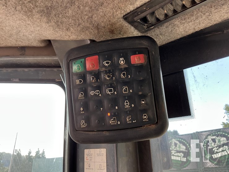 2019-deere-750k-lgp-image-16