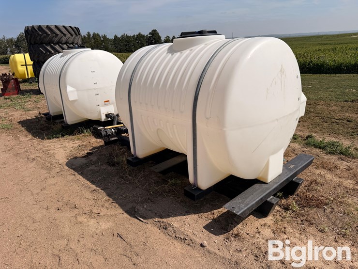 1000-gal-saddle-tanks-w/case-ih-mounting-brackets-image-1