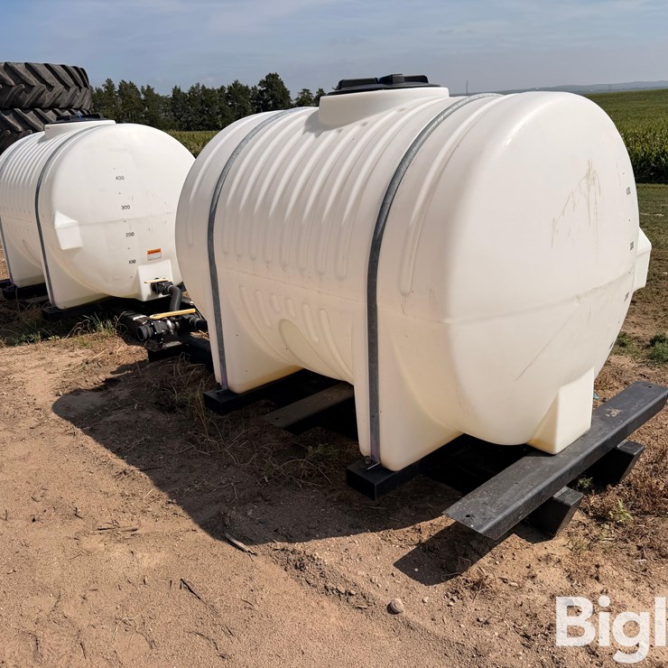 1000-Gal Saddle Tanks W/Case IH Mounting Brackets