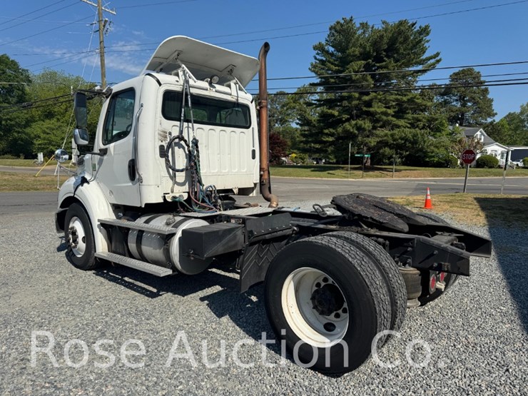 2015-freightliner-m2-112-single-axle-truck-tractor-(saluda,-va)-image-2