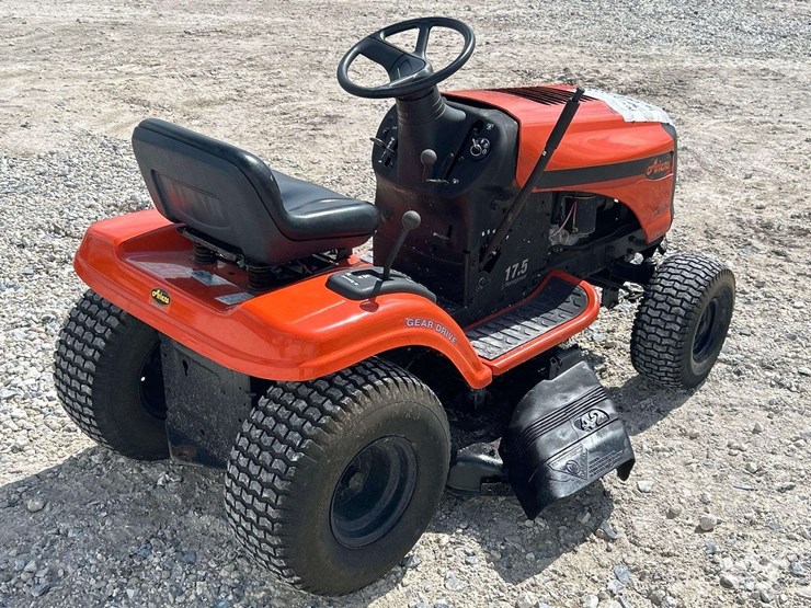 2013-ariens-40in-riding-mower-image-3