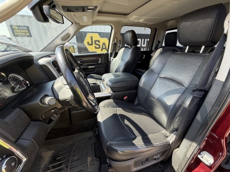 2017-ram-1500-laramie-image-29