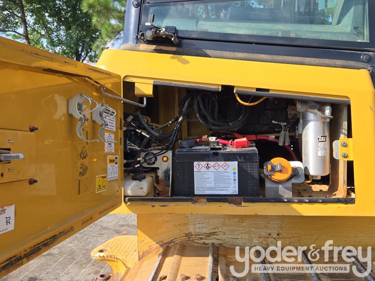 2020-caterpillar-d6k2-lgp-image-24