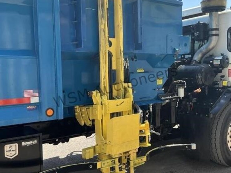 2018-peterbilt-520-image-11
