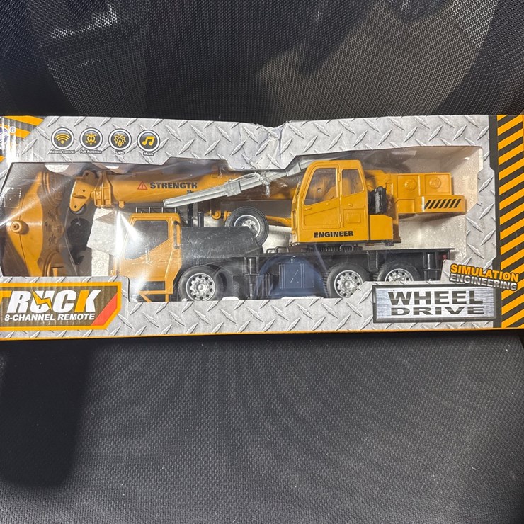 #1027 • Remote control crane truck