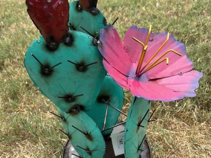 #141-•-metal-art---small-cactus-w/pink-flowers-image-1
