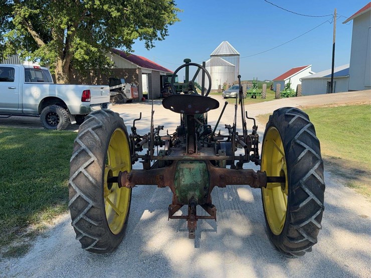 john-deere-b-image-4